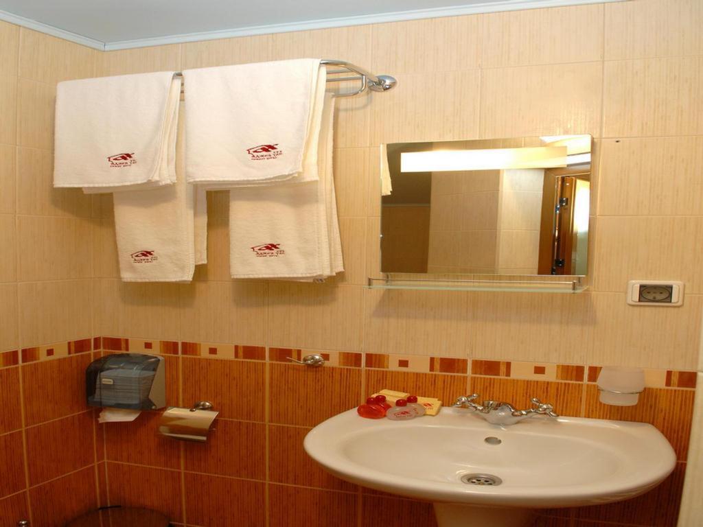 Hotel Pirinski Han - Old Adjev Han Sandanski Room photo